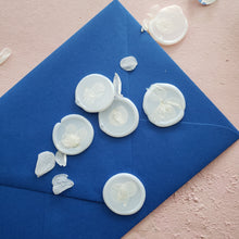 Load image into Gallery viewer, white wax seals with dried hydrangea petals